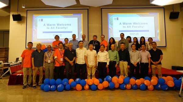 Image of ZJUI faculty and staff with visiting UIUC faculty.